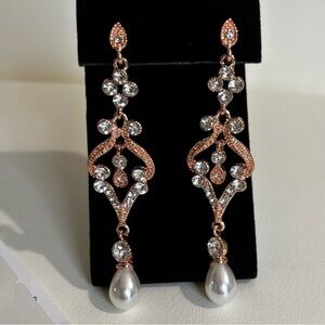 # 142
Poetry Designs Vintage Pearl Wedding
★
Earrings-Elizabeth